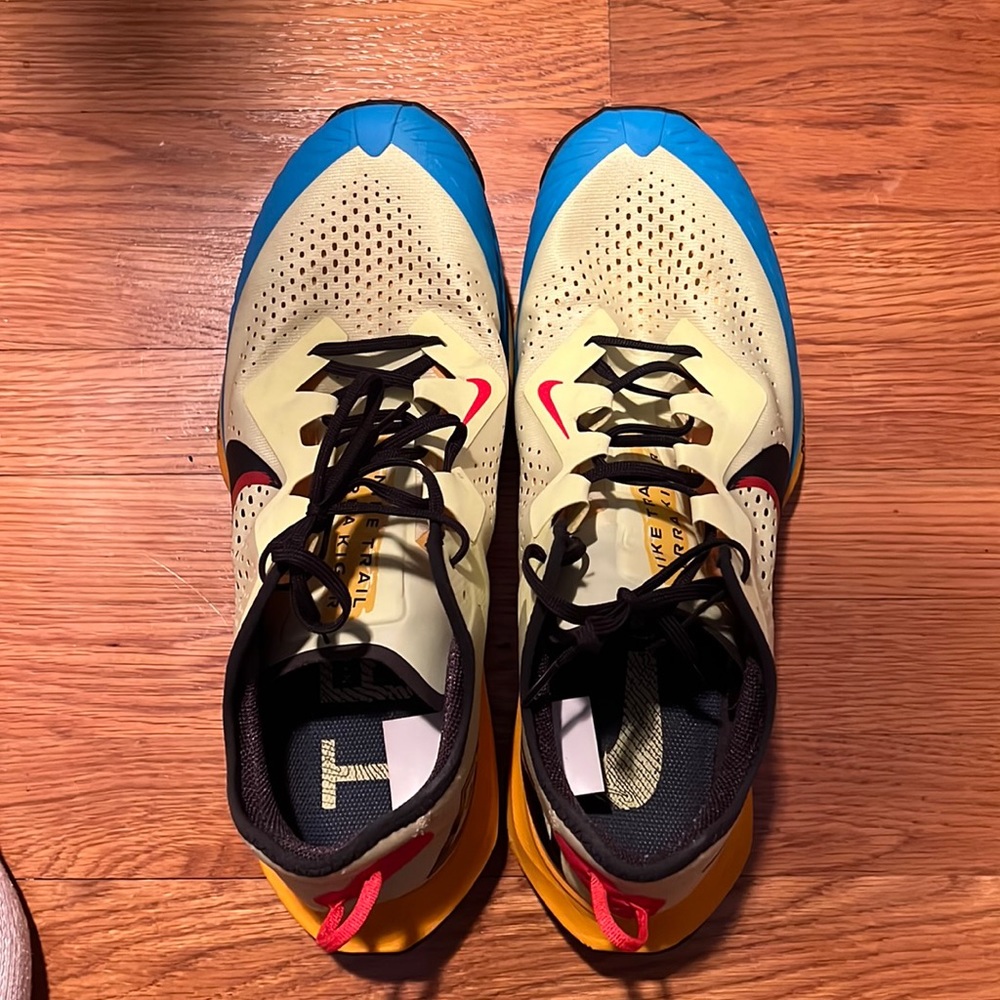 Nike Multi colored size 13 gym shoes